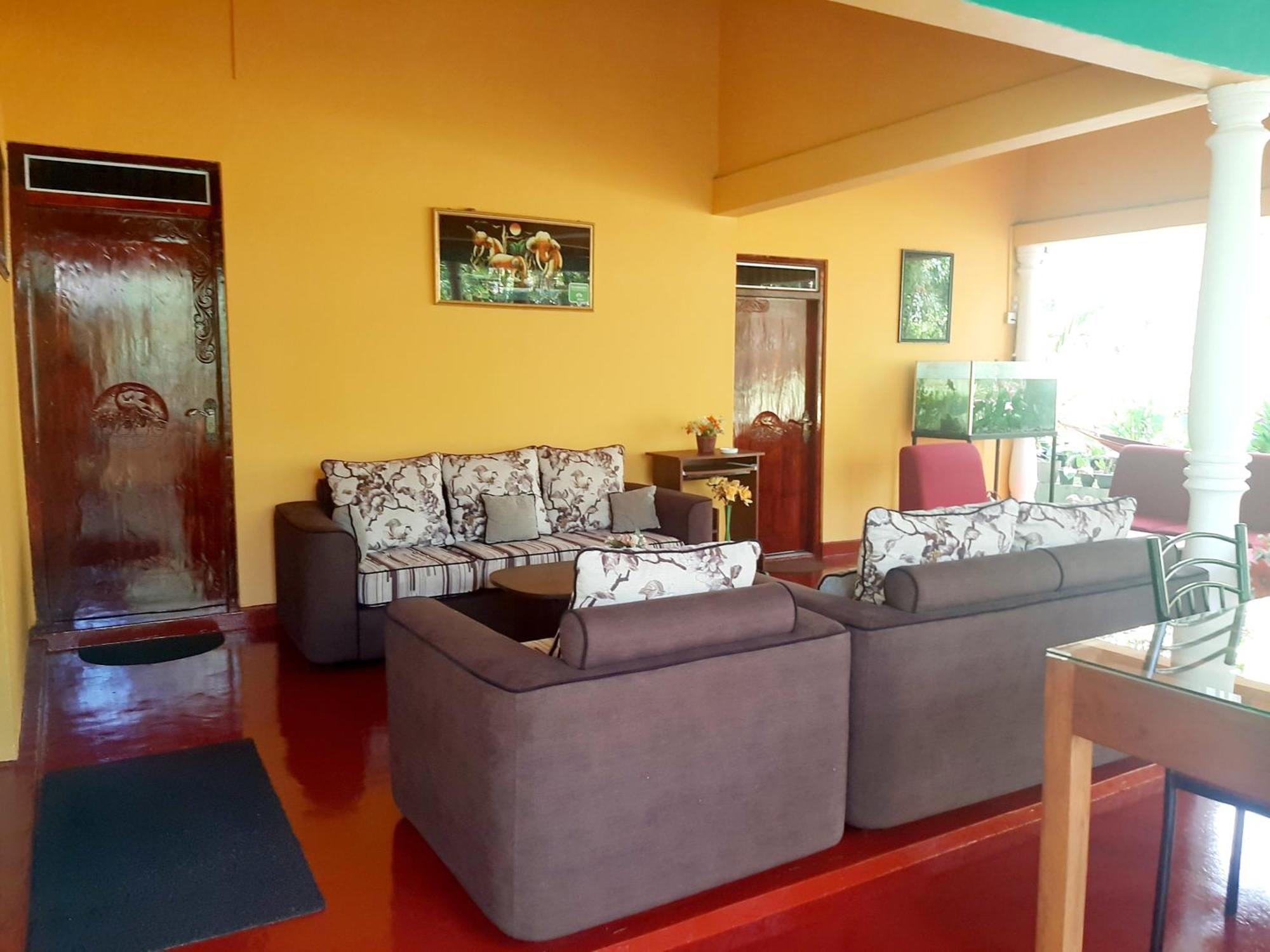 Palitha Homestay Сигирия Экстерьер фото